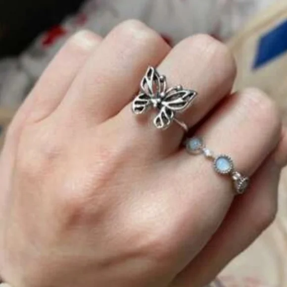 Butterfly Ring Silver Colored Adjustable Sizing OSFA - Picture 4 of 5